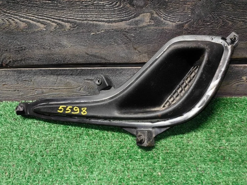 Заглушка бампера левая Hyundai Solaris I