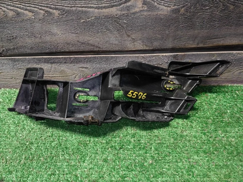 Кронштейн заднего бампера левый VW Golf 5