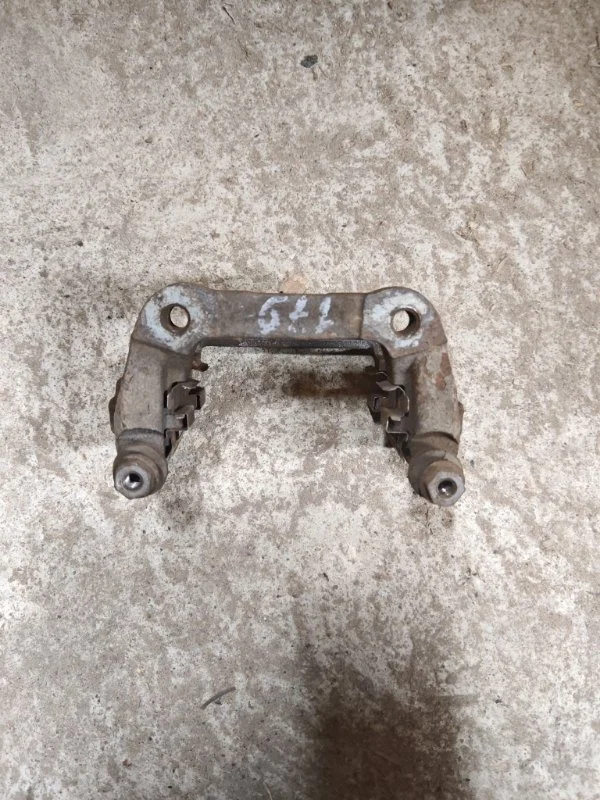 Скоба суппорта Volvo Xc70 2014 8603729, задняя