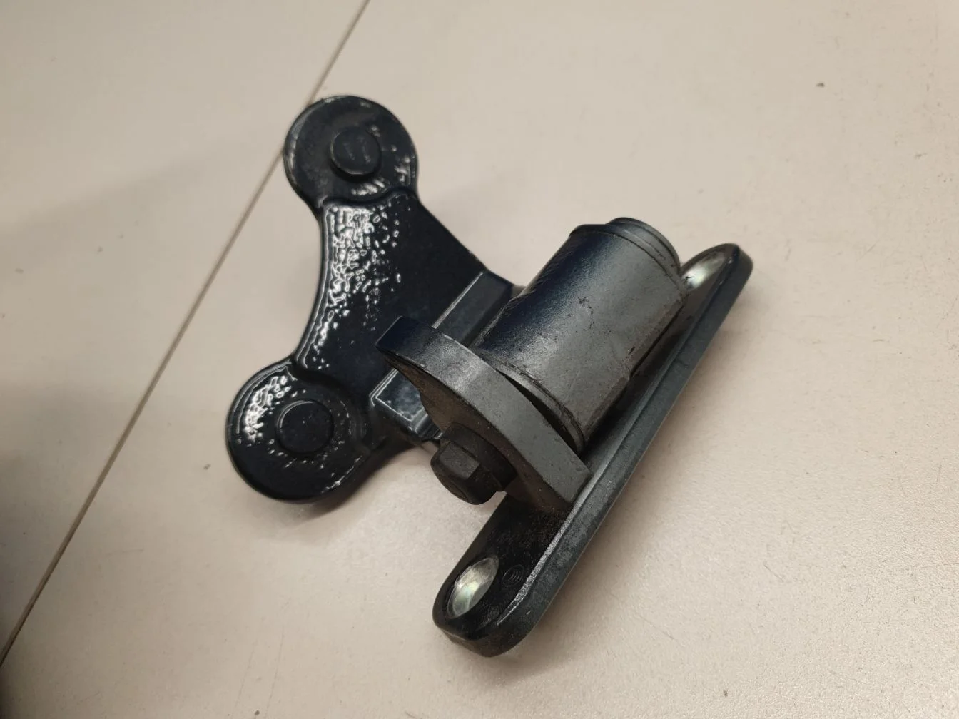 Петля двери задней правой для Mercedes C-klasse W204 2007-2015