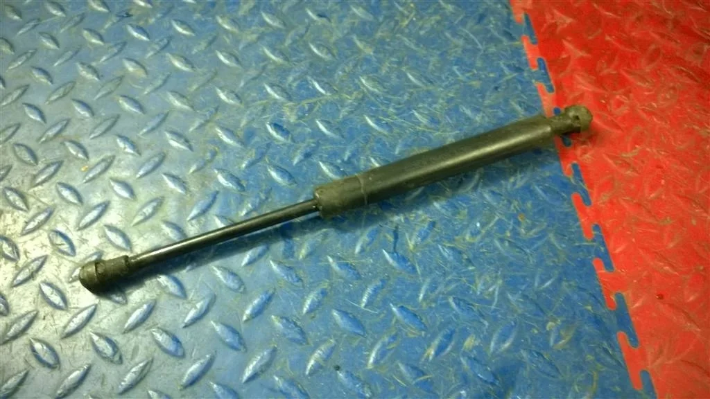 амортизатор капота BMW X5 E53  M54B30 231 лс 3.0i