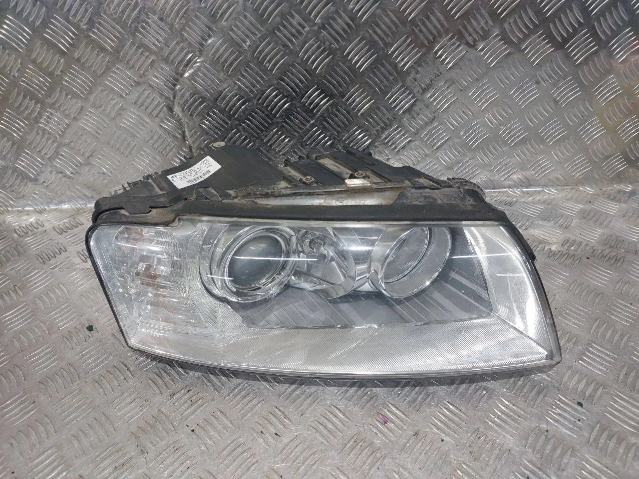 фара правая Audi A8 D3/4E