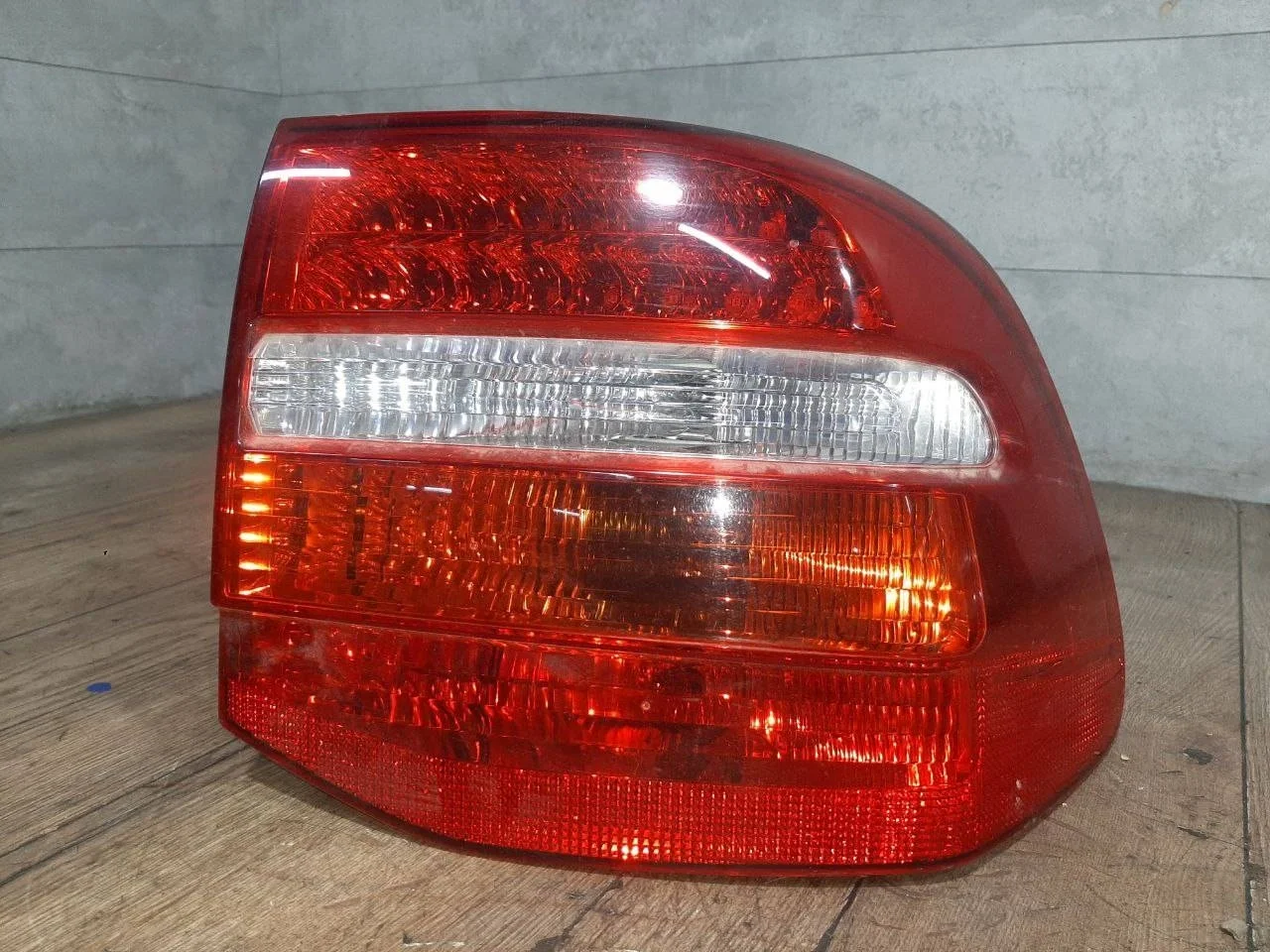 фонарь задний правый Porsche Cayenne 957