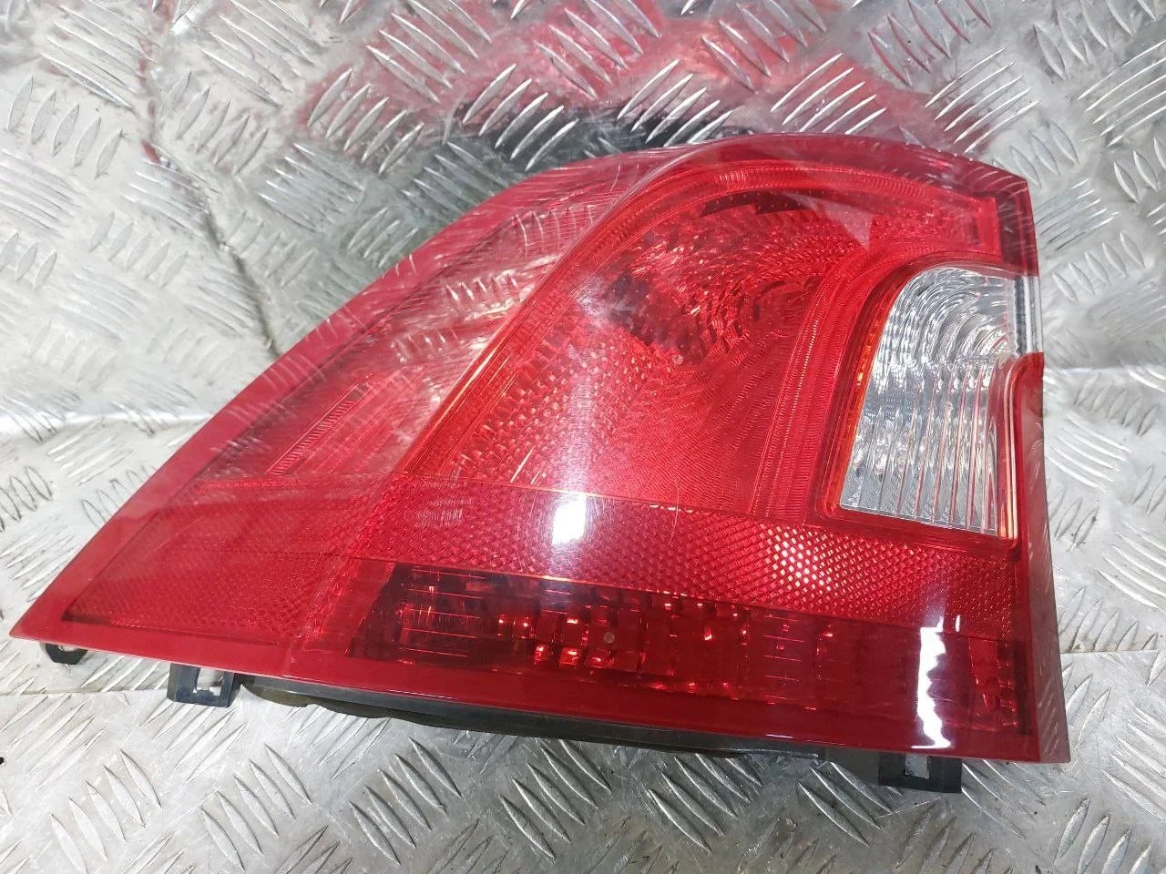 фонарь задний левый Volvo S60 2