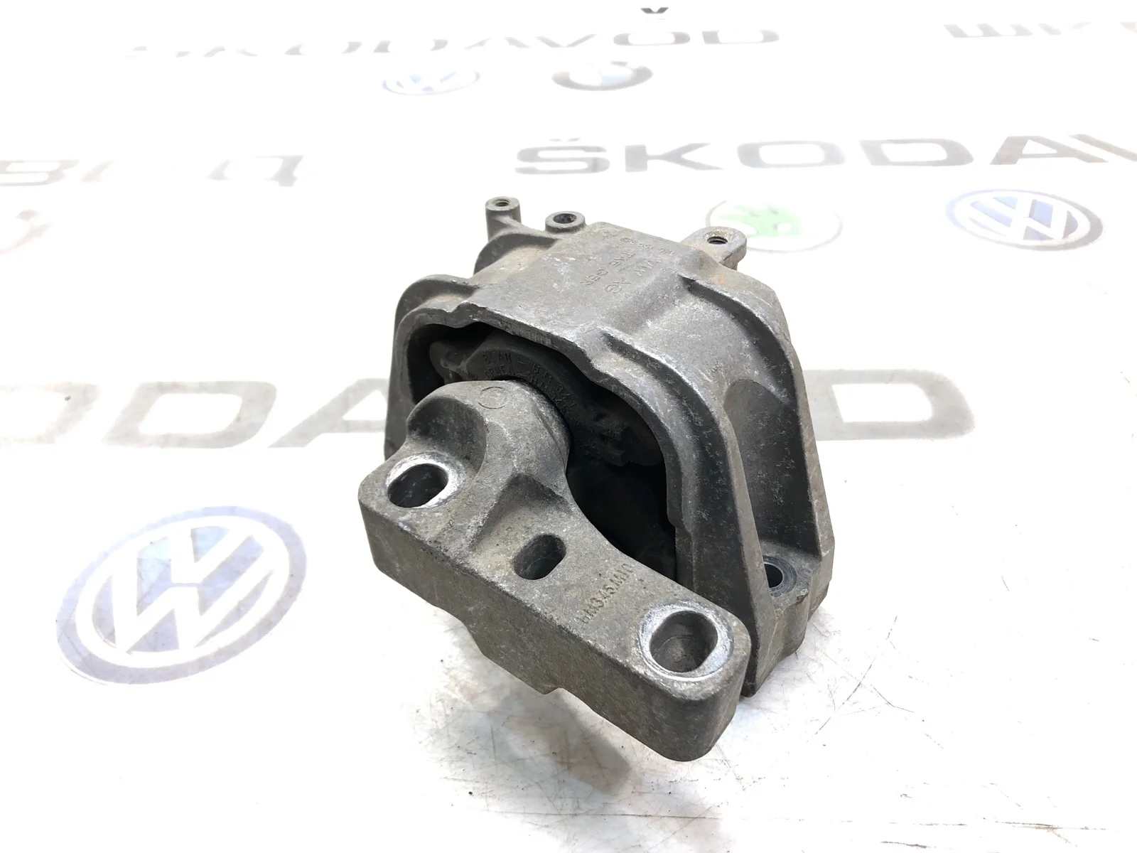 Опора двигателя Skoda Octavia 2011 1K0199262AL A5 (1Z), правая