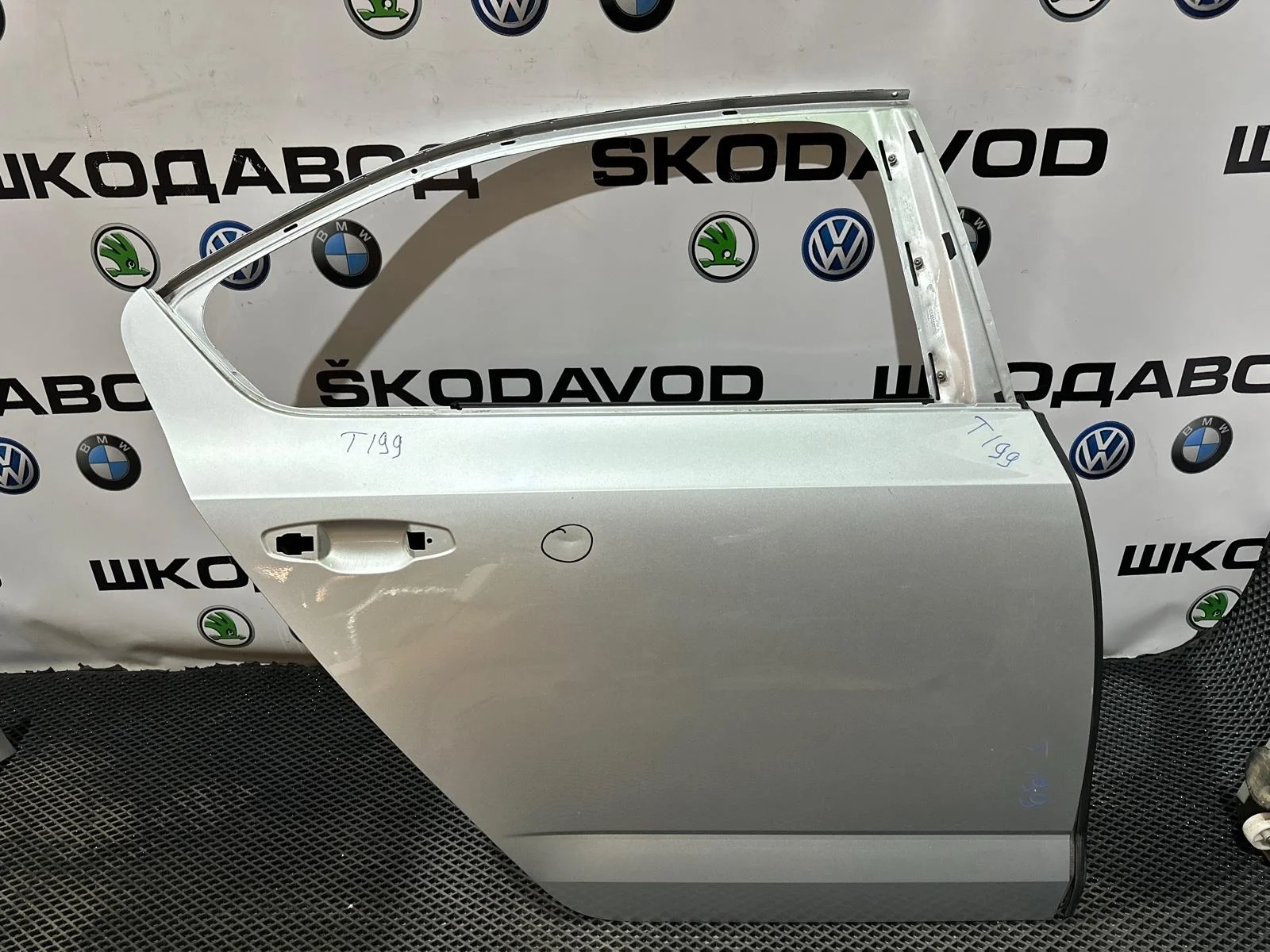 Дверь Skoda Octavia 5E5833056B A7 (5E) 2.0 CKFC, задняя правая