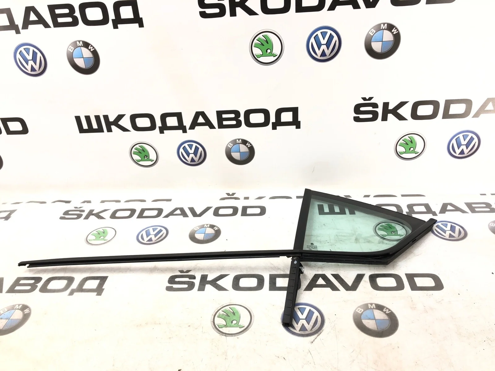 Форточка двери Skoda Octavia 5E5845213P5AP A7 (5E) 2.0 CKFC, задняя левая