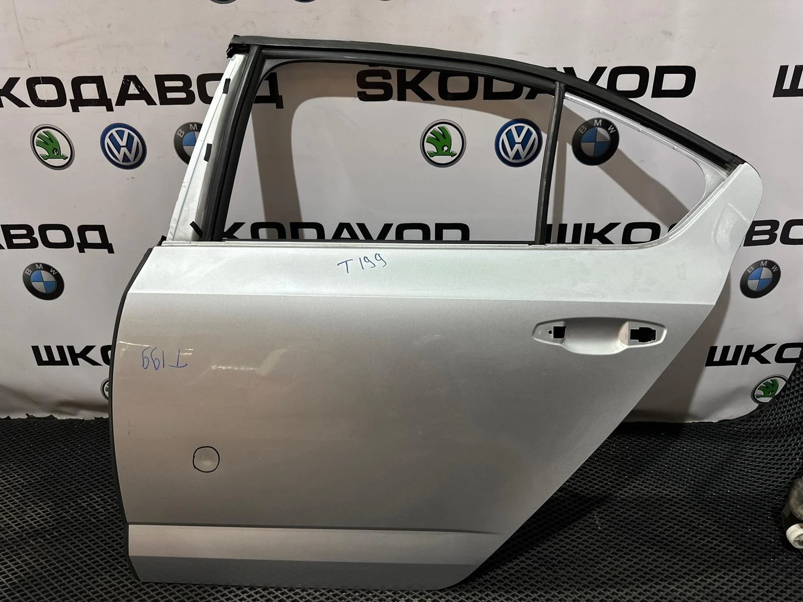 Дверь Skoda Octavia 5E5833055B A7 (5E) 2.0 CKFC, задняя левая