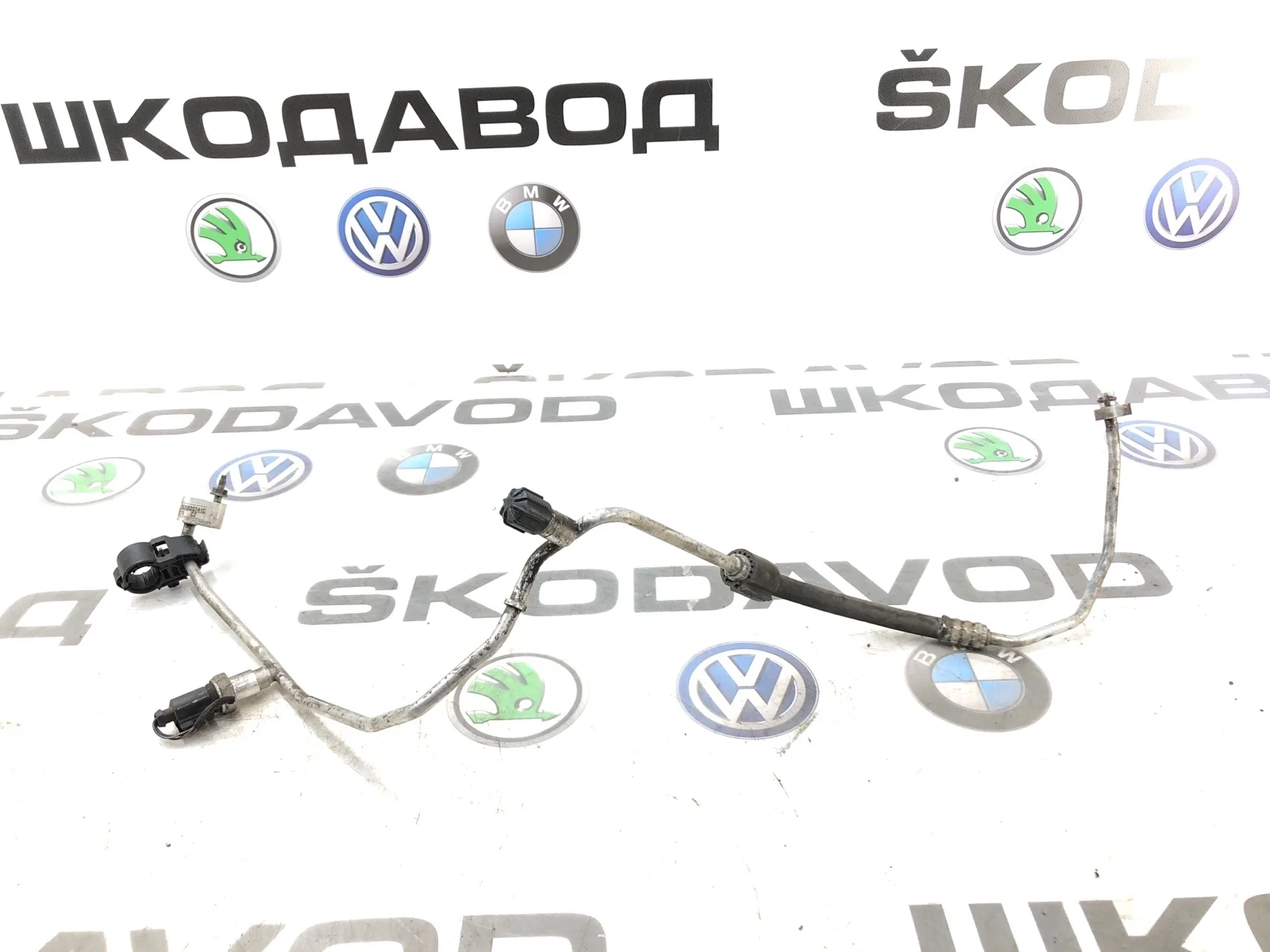 Трубка кондиционера тонкая с датчиком Skoda Octavia 5Q0820741C A7 (5E) 2.0 CKFC