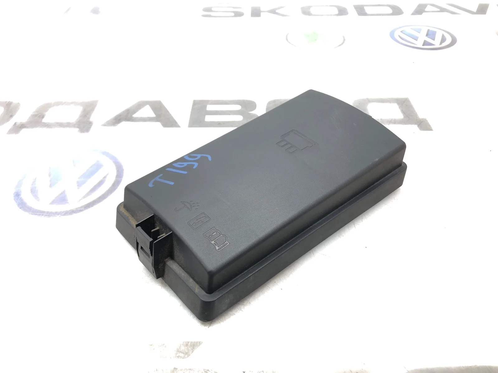 Крышка блока предохранителей Skoda Octavia 5Q0937132B A7 (5E) 2.0 CKFC