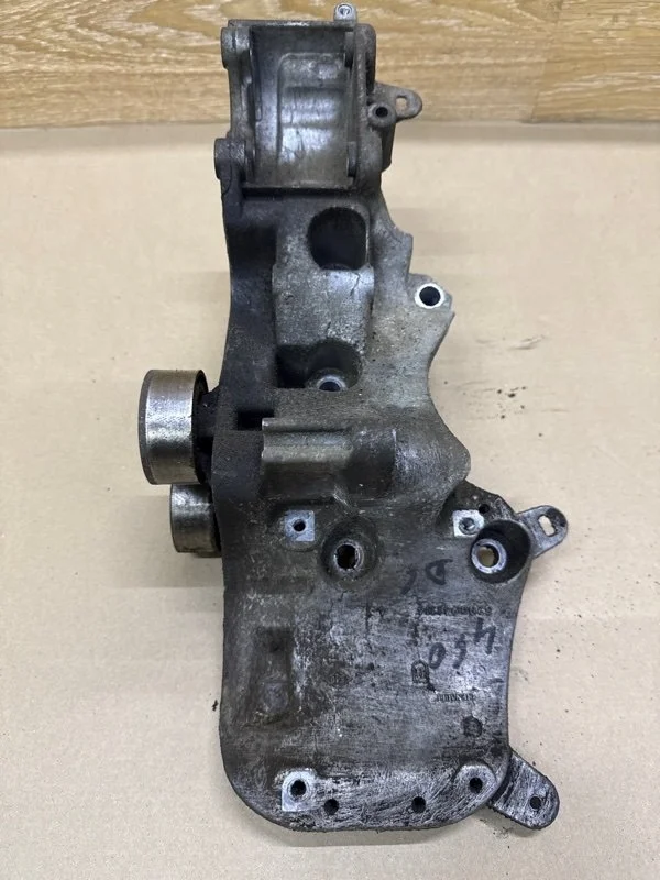 Кронштейн генератора Renault Logan 2018 8200941114 2