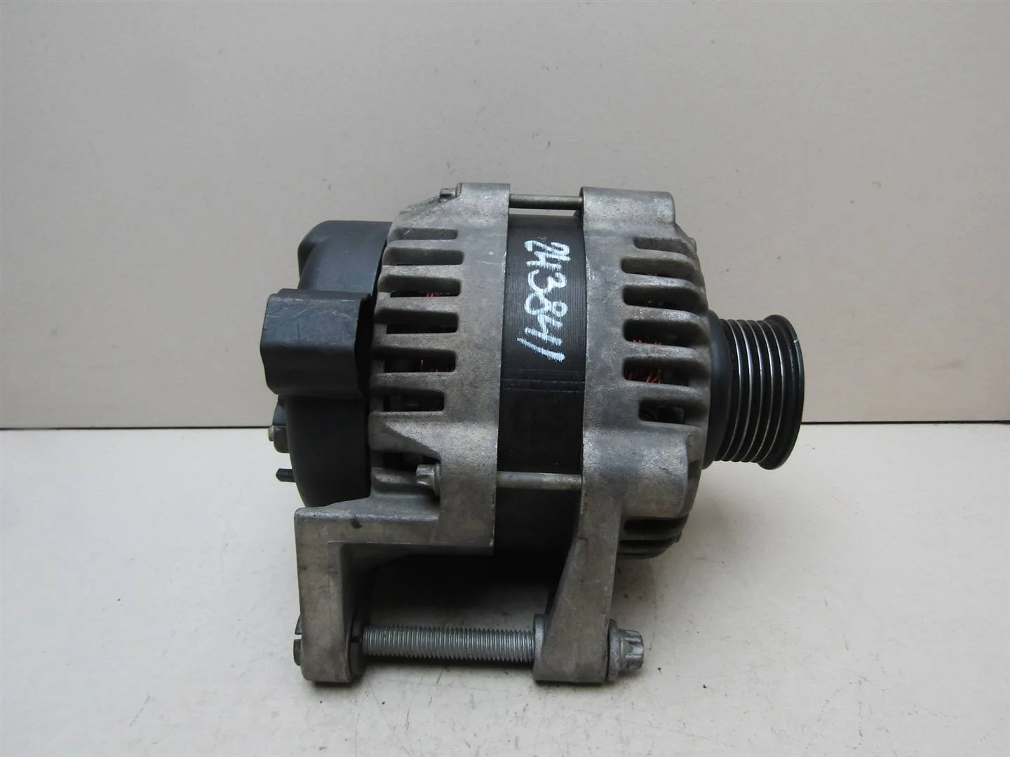 Генератор Chevrolet Aveo (T300) 2011-2015  [13579667]  в Вологде