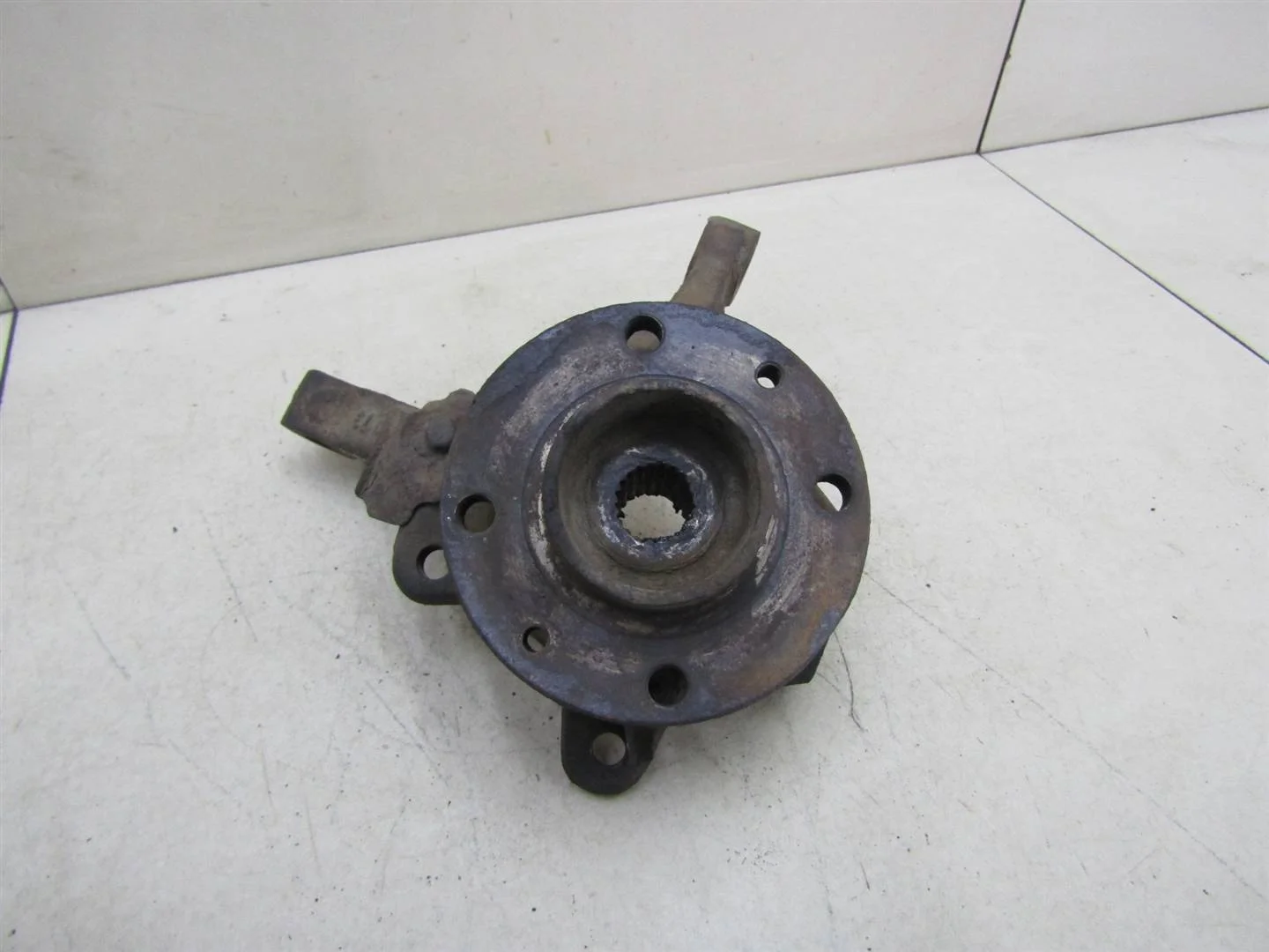 Кулак поворотный передний левый Renault Clio II\Symbol 1998-2008  [8200207307]  1.4 8v K7J 700 в Вологде