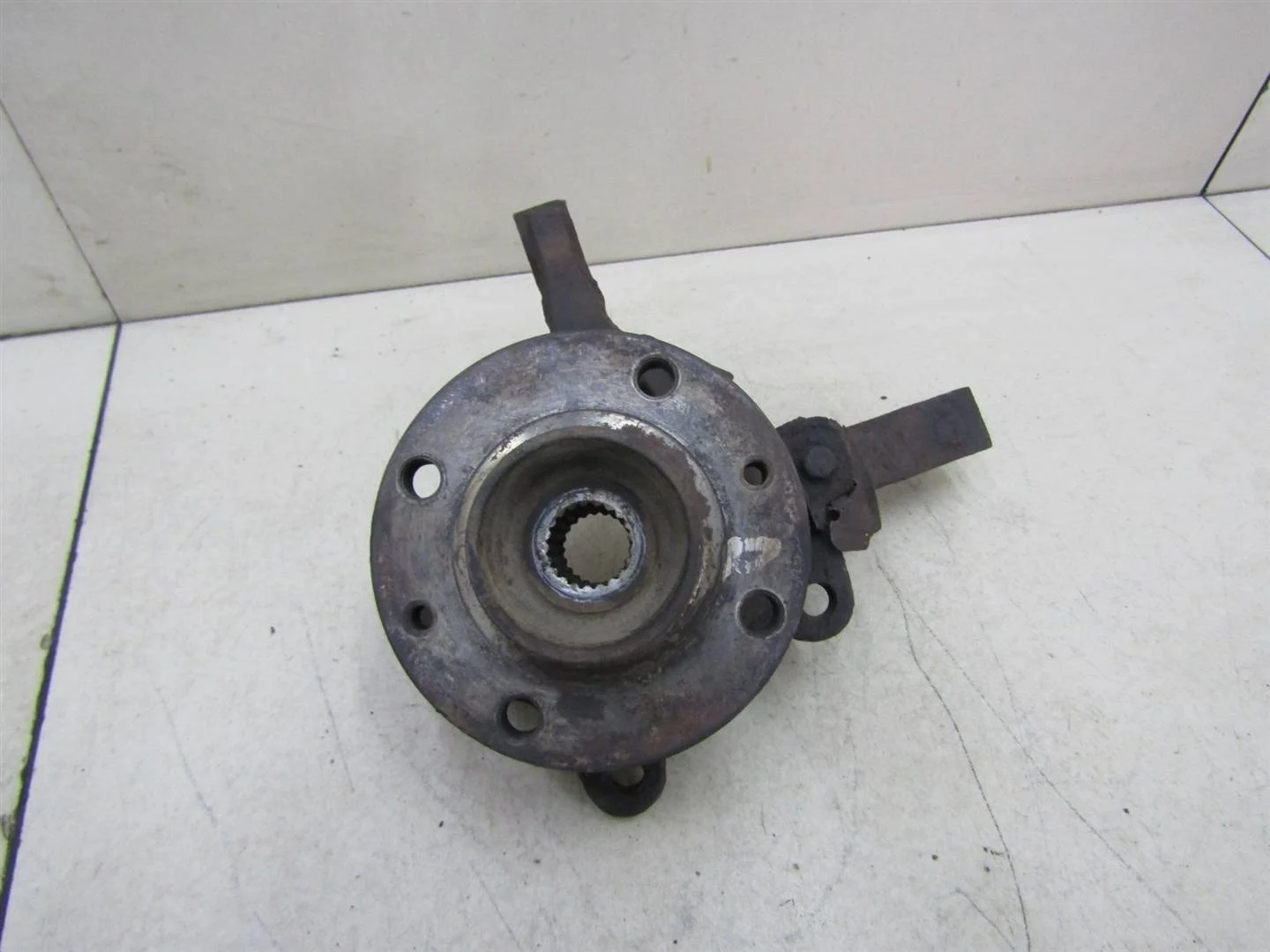 Кулак поворотный передний правый Renault Clio II\Symbol 1998-2008  [8200207313]  1.4 8v K7J 700 в Вологде