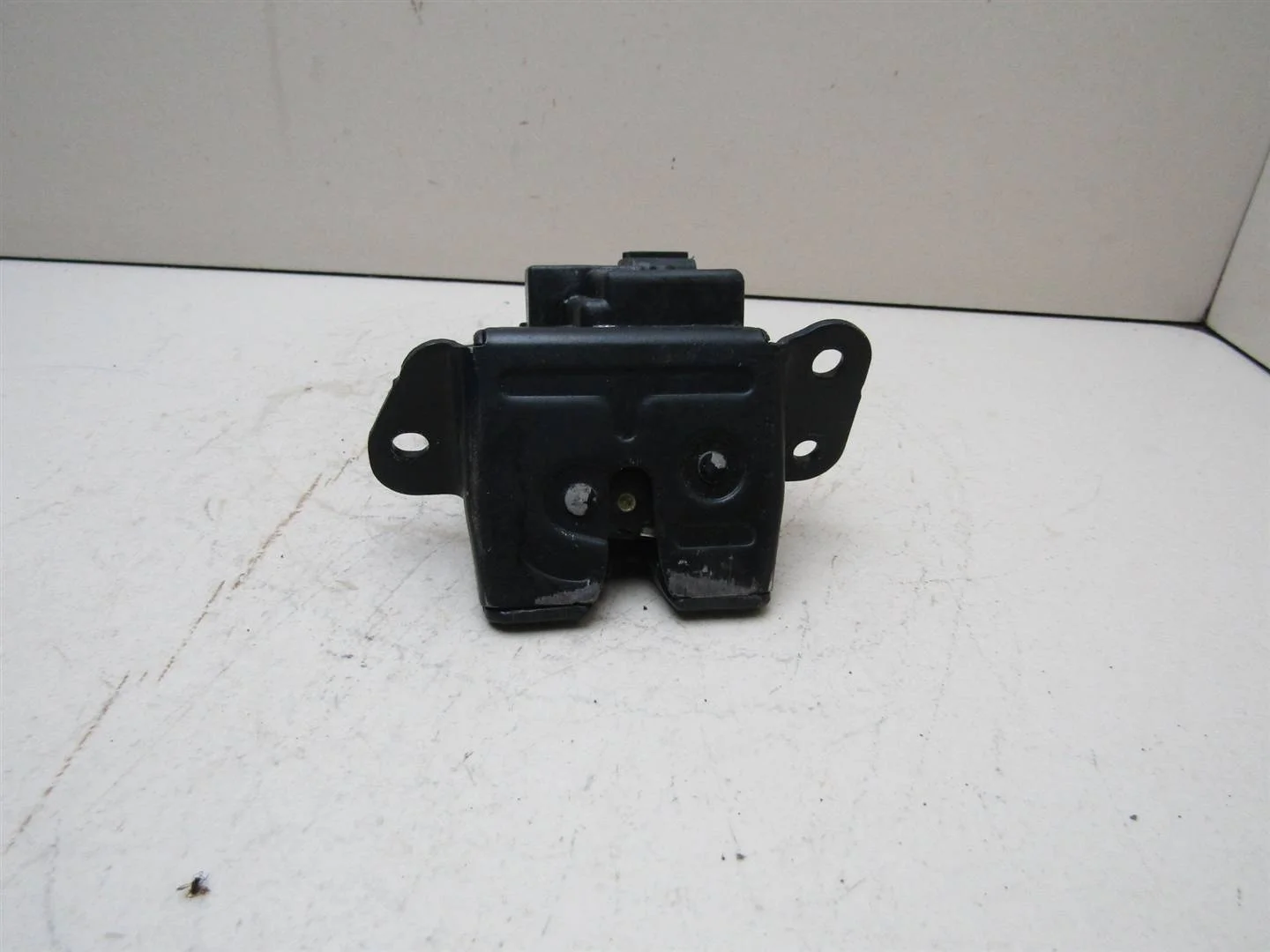 Замок багажника Kia Ceed 2007-2012  [812301H000]  в Вологде