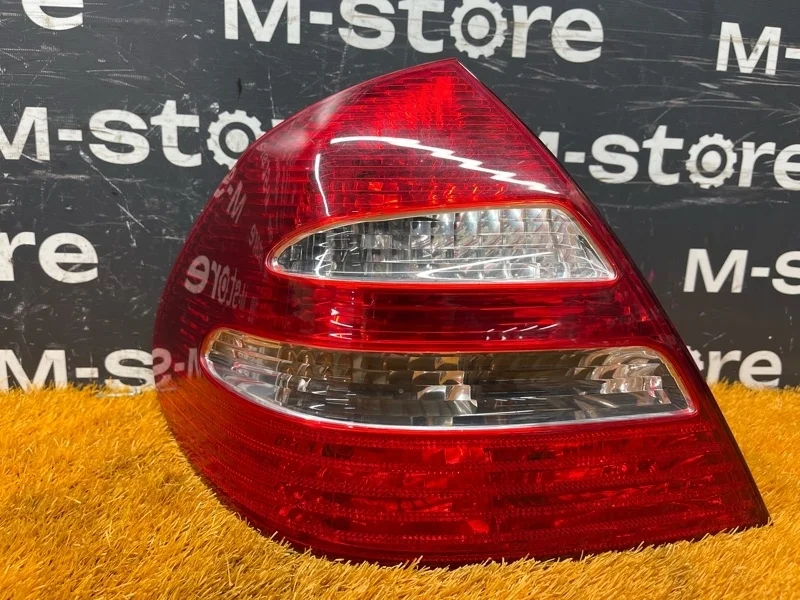 Фонарь задний Mercedes-Benz E-Class 2005 A2118200364 W211 272.943, левый