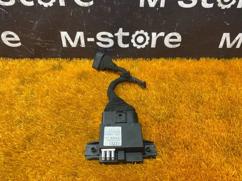 Блок управления топливным насосом Audi A4 2011 8K0906093F B8/8K CDNB