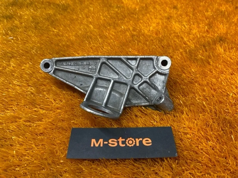 Кронштейн подушки двигателя Mercedes-Benz M-Class 2012 A6420101740 W166 642.826