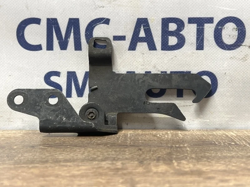 Крюк капота Volvo Xc90 30763562 ХС90 2.5 B5254T2