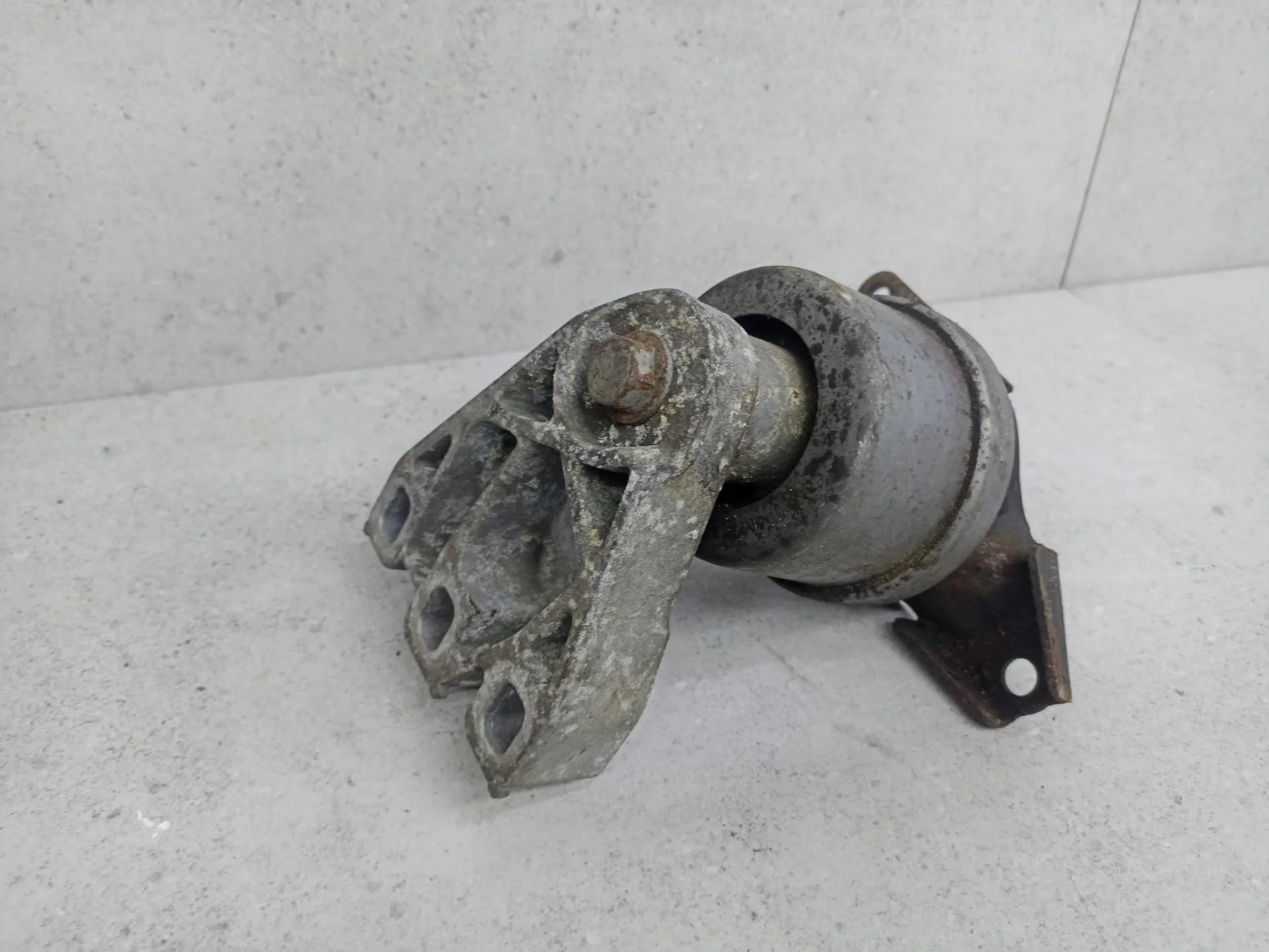 Кронштейн двигателя правый Volkswagen Transporter