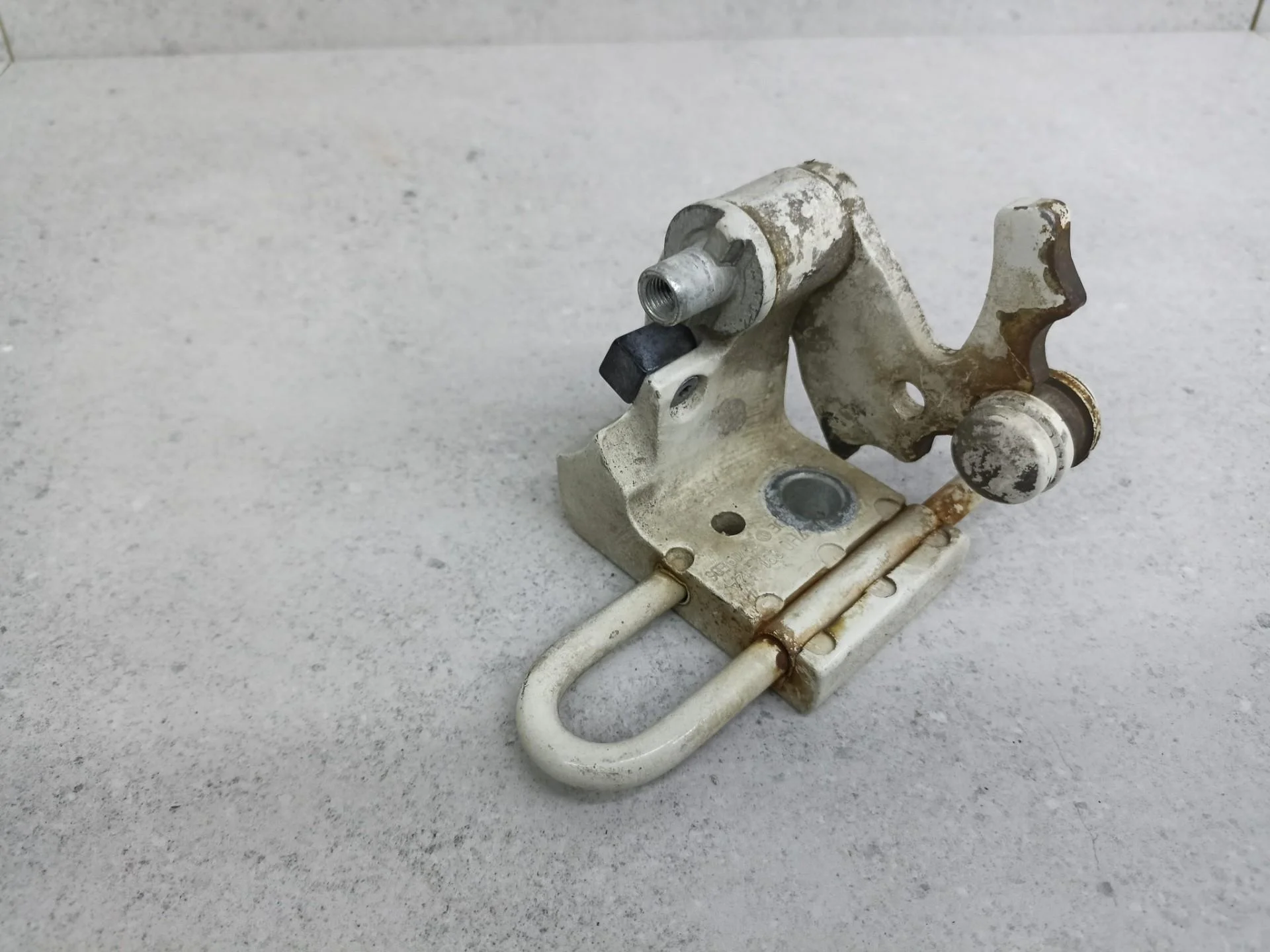 Петля двери передней правой Volkswagen Transporter