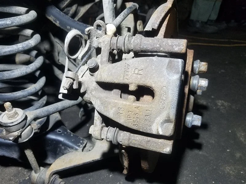 Суппорт задний правый Ford Kuga 1 (08-12) SUV 2.0L