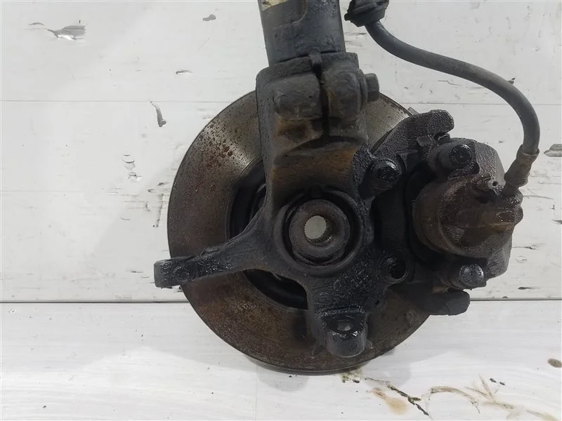 Кулак поворотный передний левый Ford Focus 2