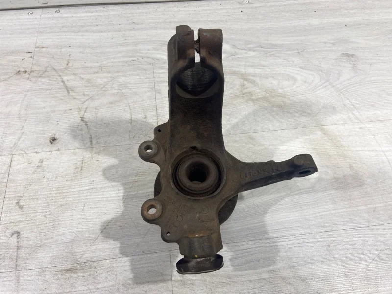 Кулак поворотный передний правый FORD Focus 2