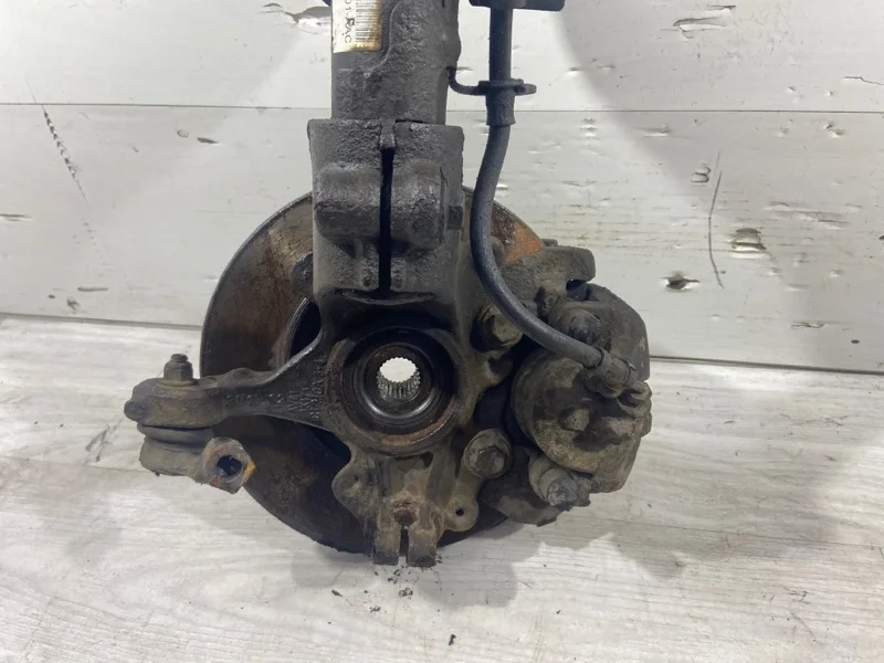 Кулак поворотный передний левый передний левый