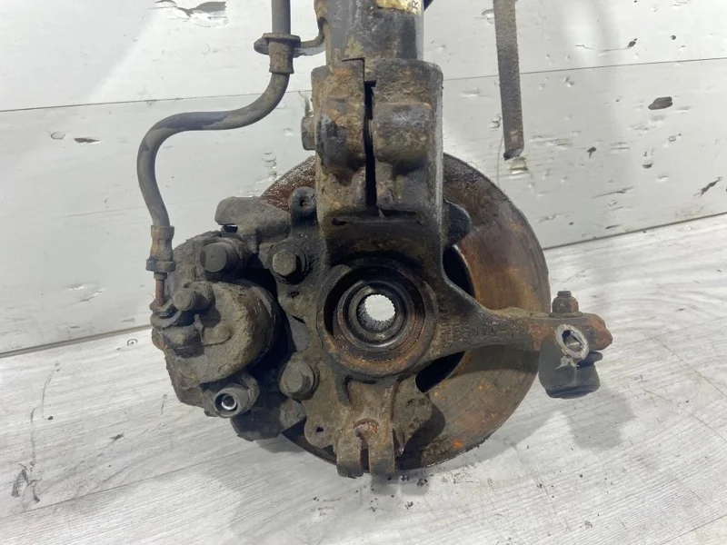 Кулак поворотный передний правый передний правый