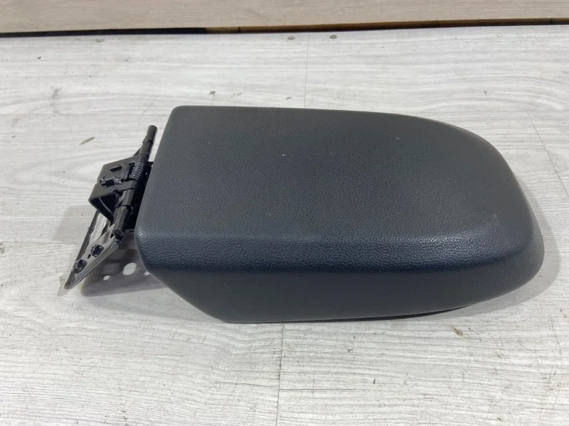 Крышка подлокотника Ford Focus 2 (08-11) ХЭТЧБЕК