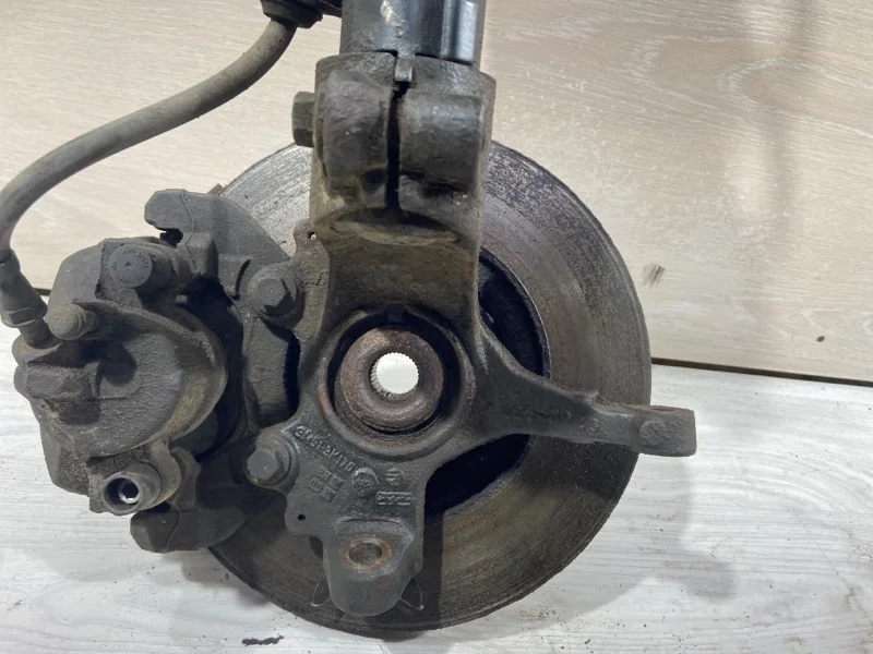 Кулак поворотный передний правый Ford Focus 2