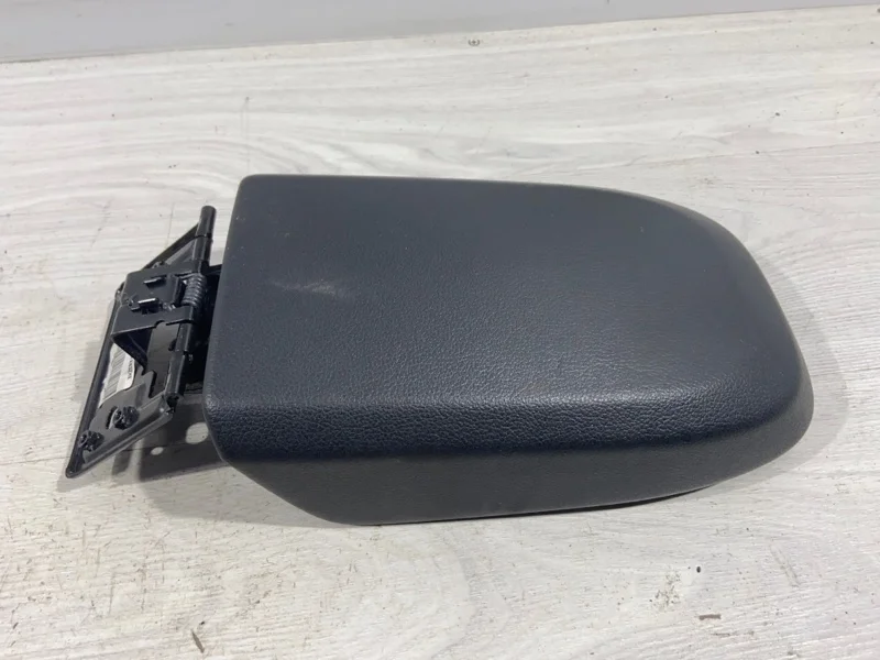 Крышка подлокотника Ford Focus 2 (08-11) ХЭТЧБЕК