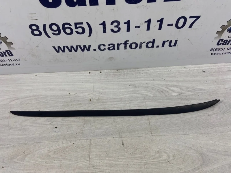 Молдинг лобового стекла правый Ford Focus 3