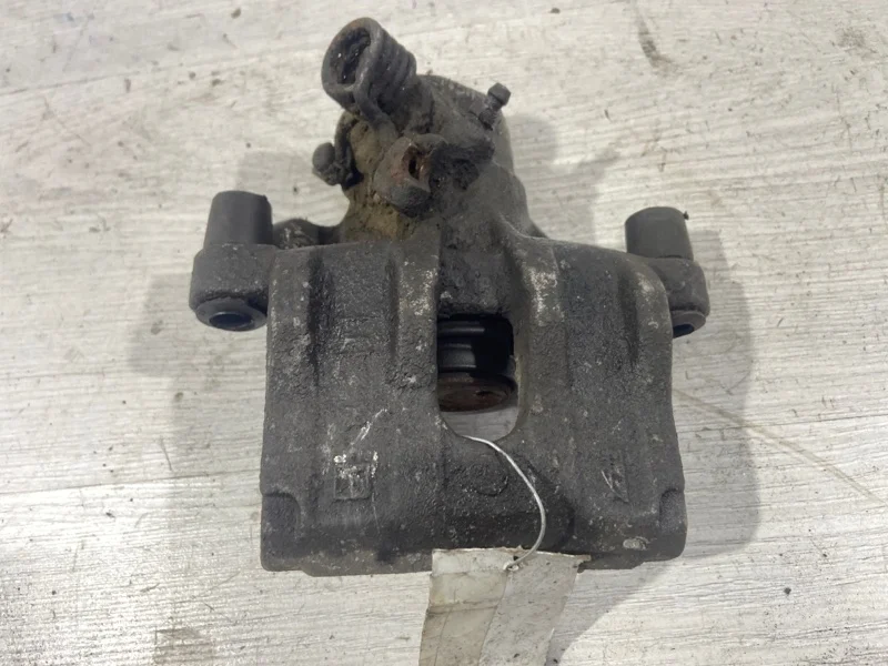 Суппорт задний левый Ford Focus 2 (08-11) ХЕЧБЕК