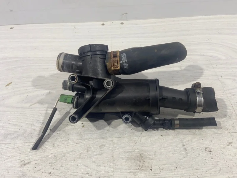 Корпус термостата Ford Mondeo 4 (07-14) ХЭТЧБЕК