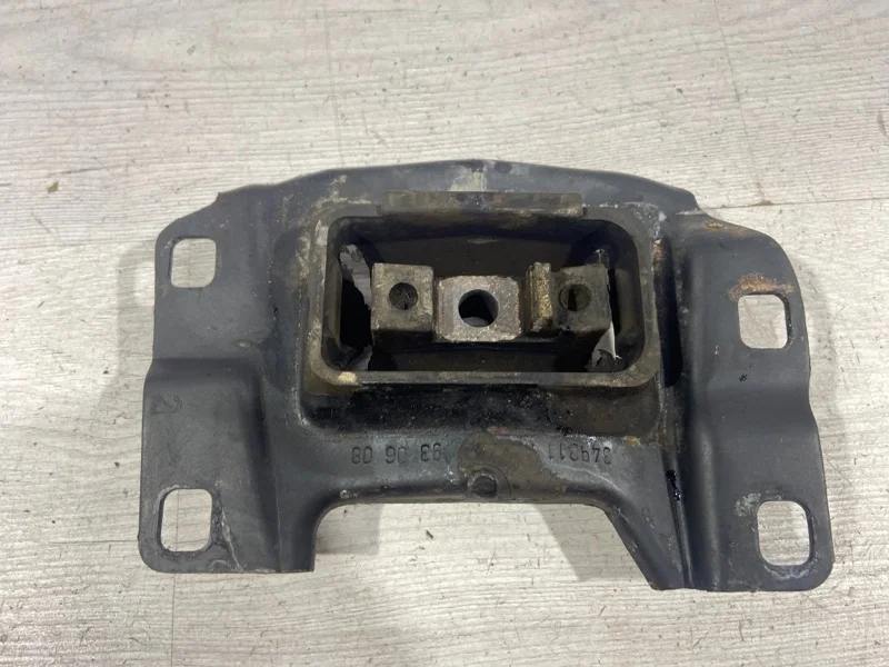 Опора двигателя левая Ford Focus 2 (08-11) ХЕТЧБЭК