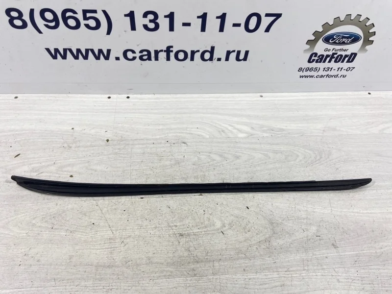 Молдинг лобового стекла правый Ford Focus 3