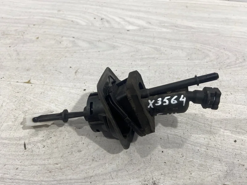 Главный цилиндр сцепления Ford Focus 3 (11-14)