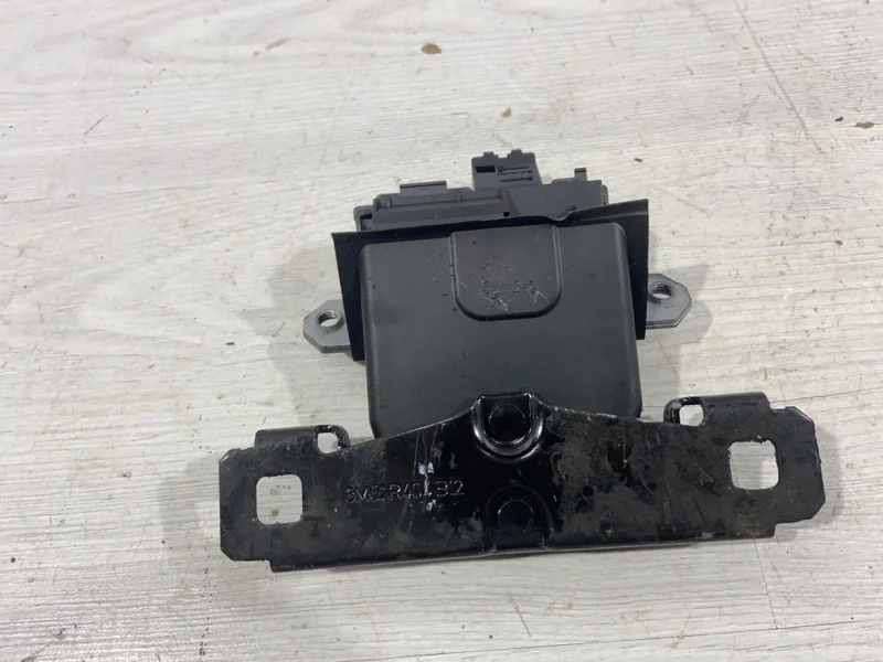 Замок багажника FORD Focus 2 (08-11) УНИВЕРСАЛ