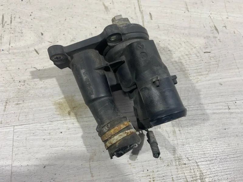 Корпус термостата Ford Focus 2 (04-08) ХЭТЧБЭК