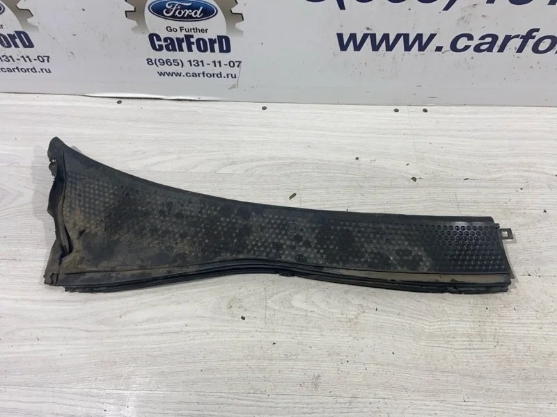 Решетка стеклоочистителя (жабо) правая Ford FOCUS