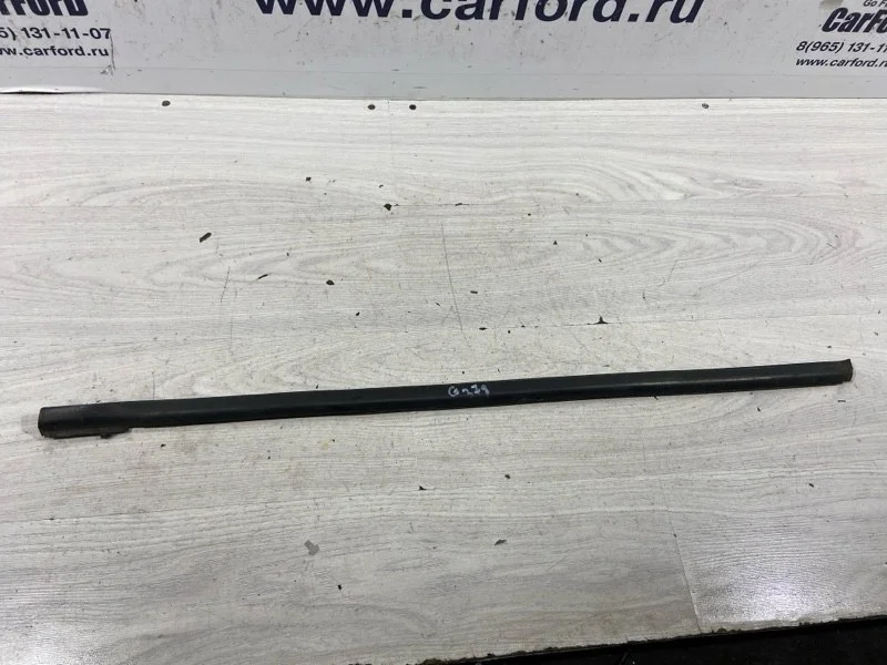 Уплотнитель стекла наружный передний левый Ford