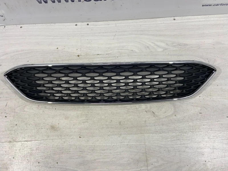 Решетка радиатора Ford Focus 3 (14-19) СЕДАН 2.0L