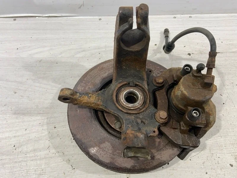 Кулак поворотный передний левый Ford C-MAX (07-10)