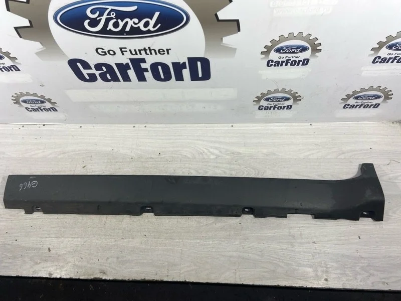 Накладка на порог (наружная) левая Ford Kuga 1