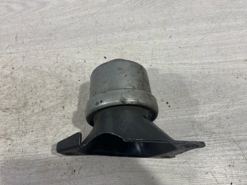 Опора двигателя правая Volkswagen Transporter T5