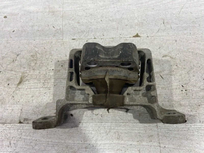 Опора двигателя правая FORD Focus 3 (11-14)