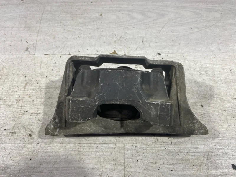 Опора двигателя правая Ford Focus 2 (08-11) СЕДАН