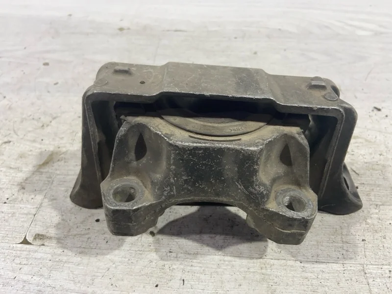 Опора двигателя правая Ford Focus 2 (08-11) СЕДАН